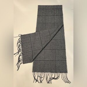 David & Young Softer Than Cashmere Black and White Scarf